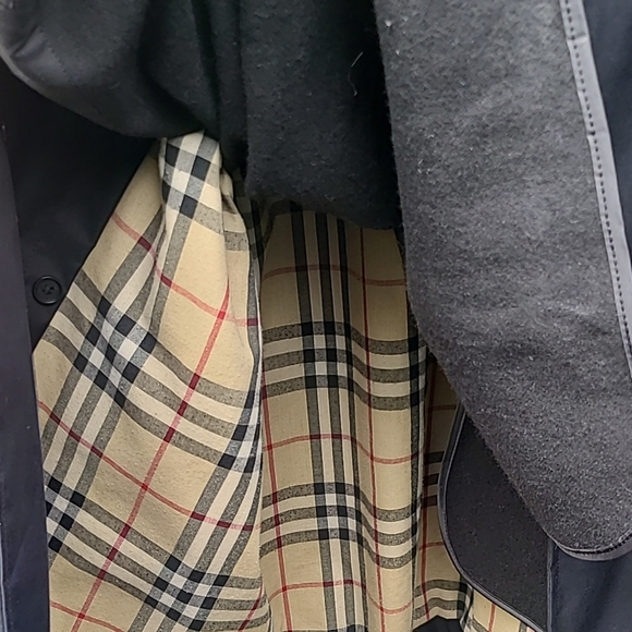 Burberry Men's Navy Trench Coat With Wool Insert - Picture 6 of 10